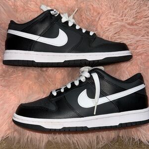 Black and white Nike dunks